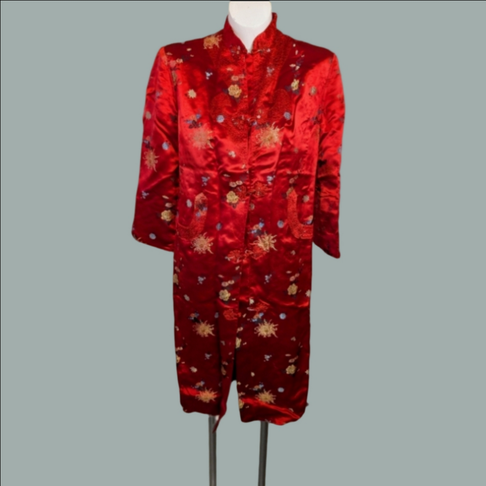 Vintage Kimono Silk Floral Embroidered Long Asian Kimono Jacket. Size M